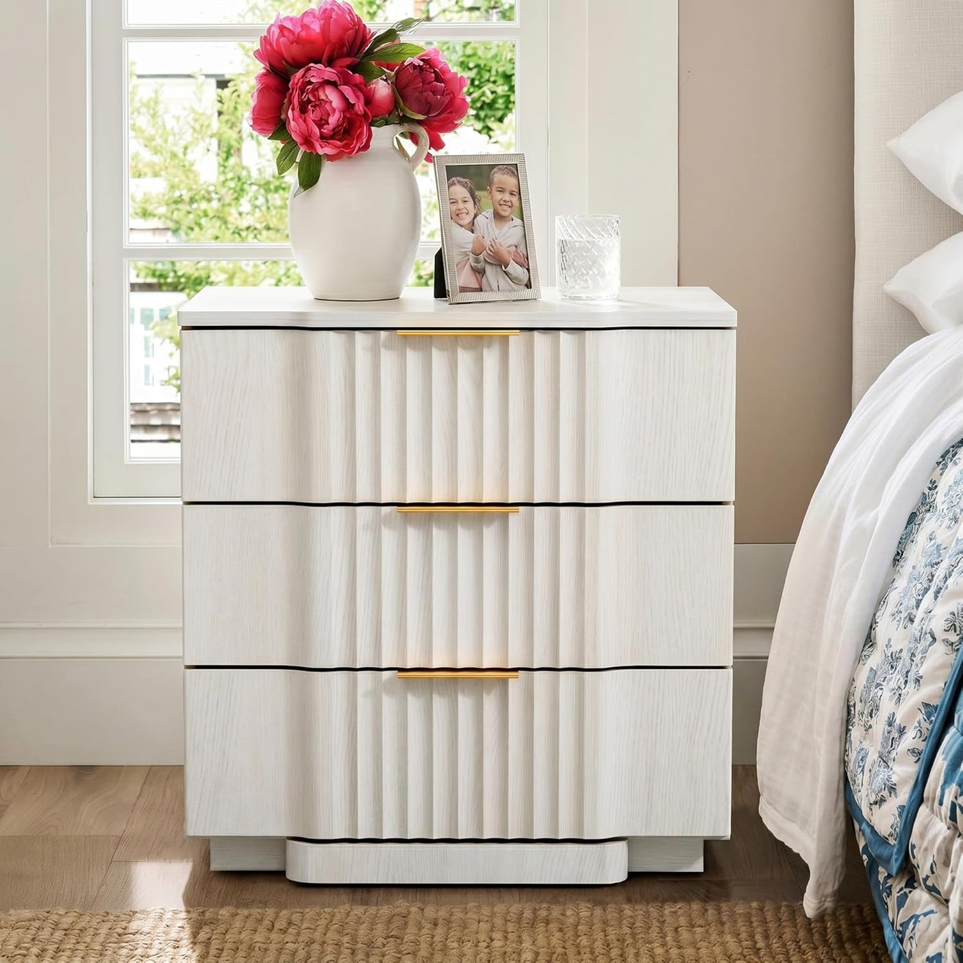 Fluted Nightstand with 20W Fast Charging, 3-Drawer Wood Bedside Table, Curved Profile Base, White Oak